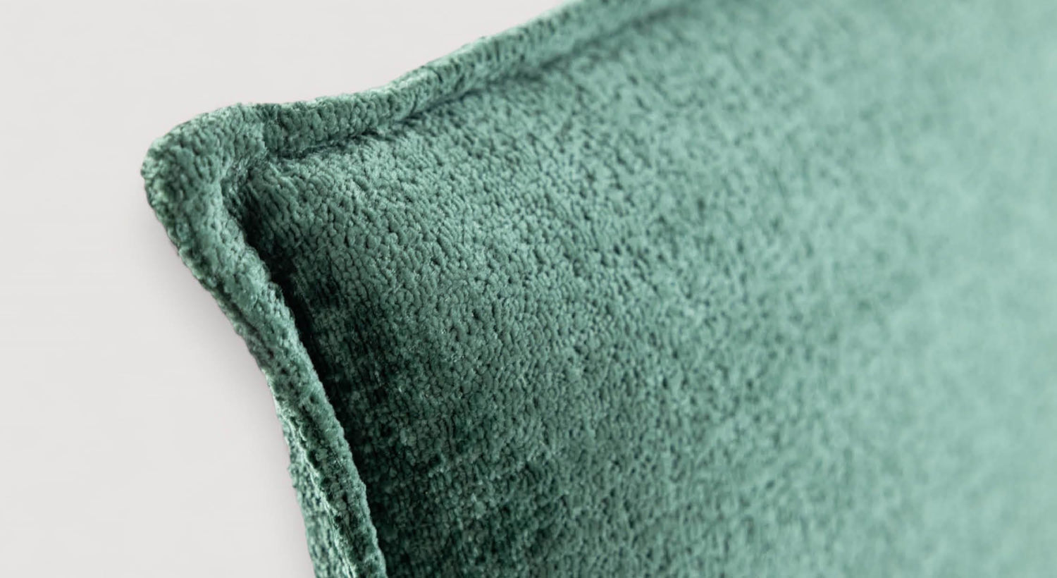Lit coffre bouclette : la matière cocooning tendance