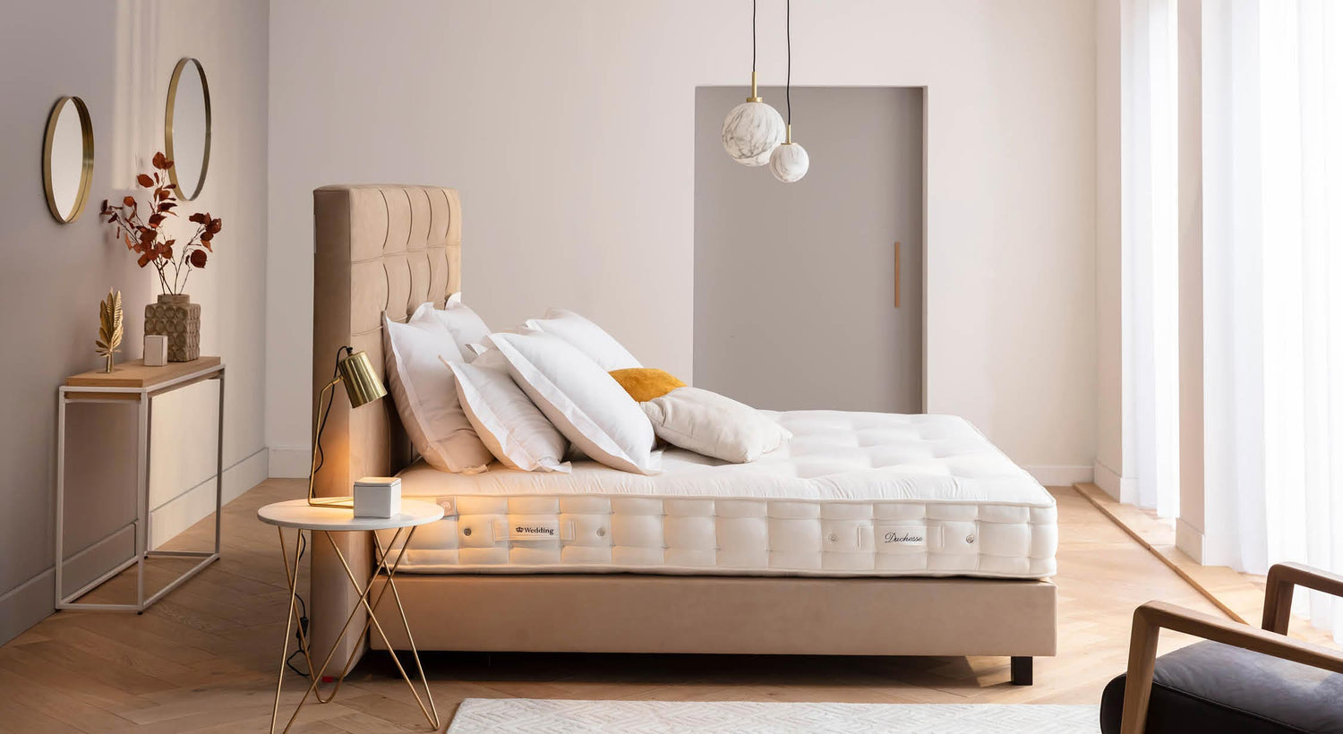 Comment décorer le mur au-dessus d'une tête de lit