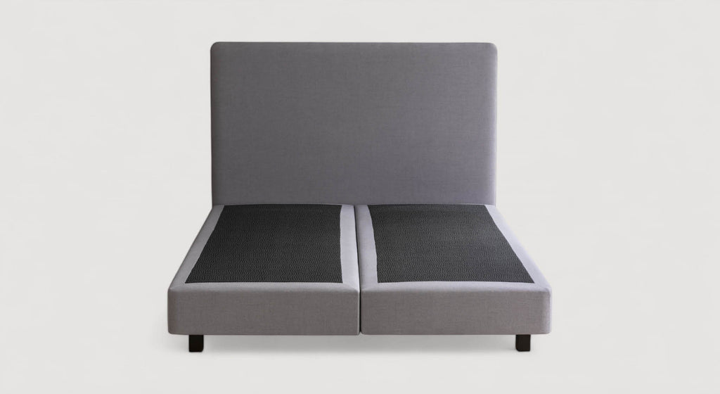 Sommier à lattes Decarmorxx avec matelas Diplomat et oreillers, fond blanc