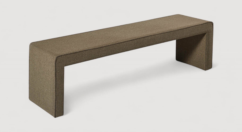 Banc de lit Verona en tissu brun, design moderne et minimaliste, packshot sur fond blanc