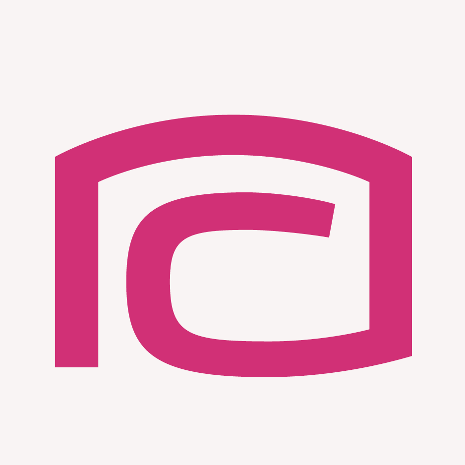 Logo stylisé en rose avec formes courbes, associé au sigle QSM