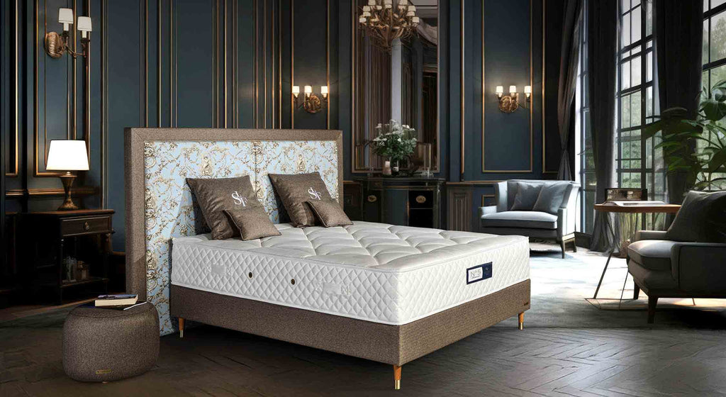 Matelas Montmartre avec tête de lit décorative et coussins assortis, design élégant et luxueux