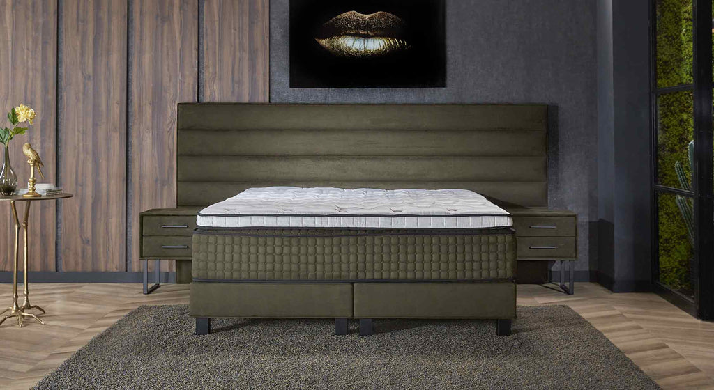 Grand lit Cleveland avec tête de lit rembourrée et tables de chevet intégrées, design moderne et élégant