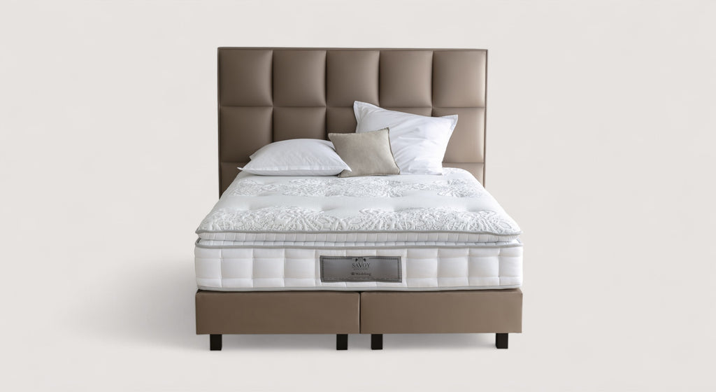 Tête de lit Madison en tissu beige avec capitonnage élégant, créant une ambiance sophistiquée