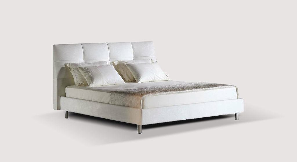 Lit avec tête de lit capitonnée blanche, style moderne, modèle Vancouver